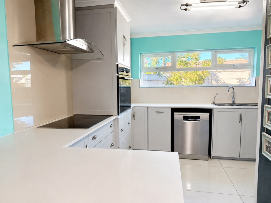 To Let 4 Bedroom Property for Rent in Edgemead Western Cape